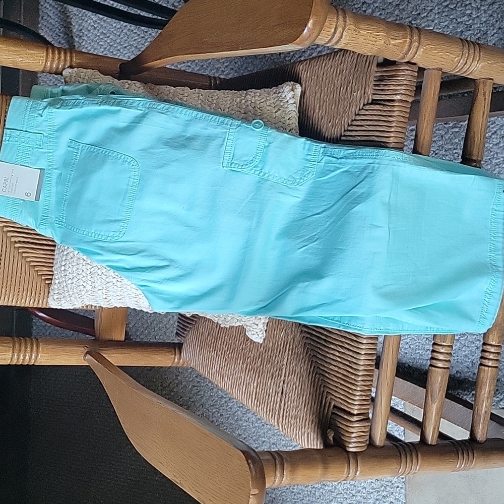 Style & Co blue, mid rise, comfort waist capris, size 6 - Picture 3 of 11
